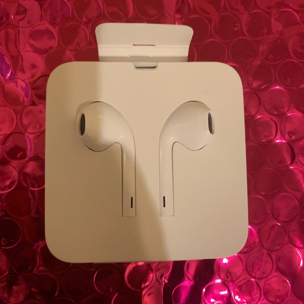 White apple earphones🔥🔥